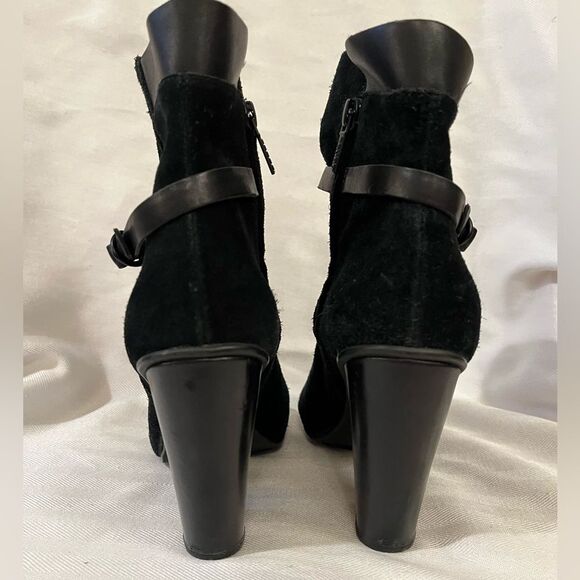 Tsubo Black Suede peep toe ankle boots, like new, size 7.5 - Picture 5 of 14